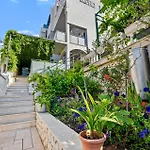Panoramic Beachfront Island Views King Size Terrace