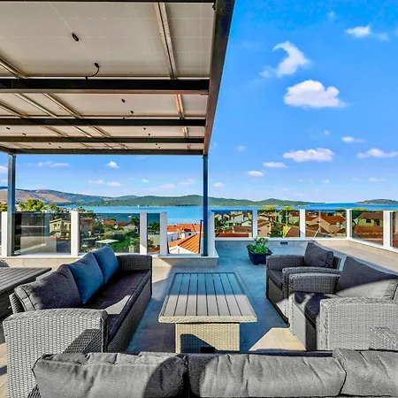 Panoramic Beachfront Island Views King Size Terrace ザボリッチ