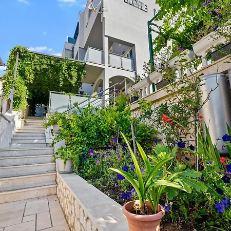 Panoramic Beachfront Island Views King Size Terrace