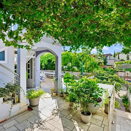 アパート Panoramic Beachfront Island Views King Size Terrace ザボリッチ