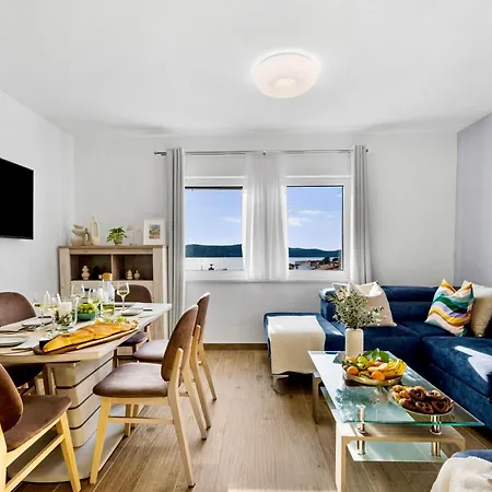 Panoramic Beachfront Island Views King Size Terrace